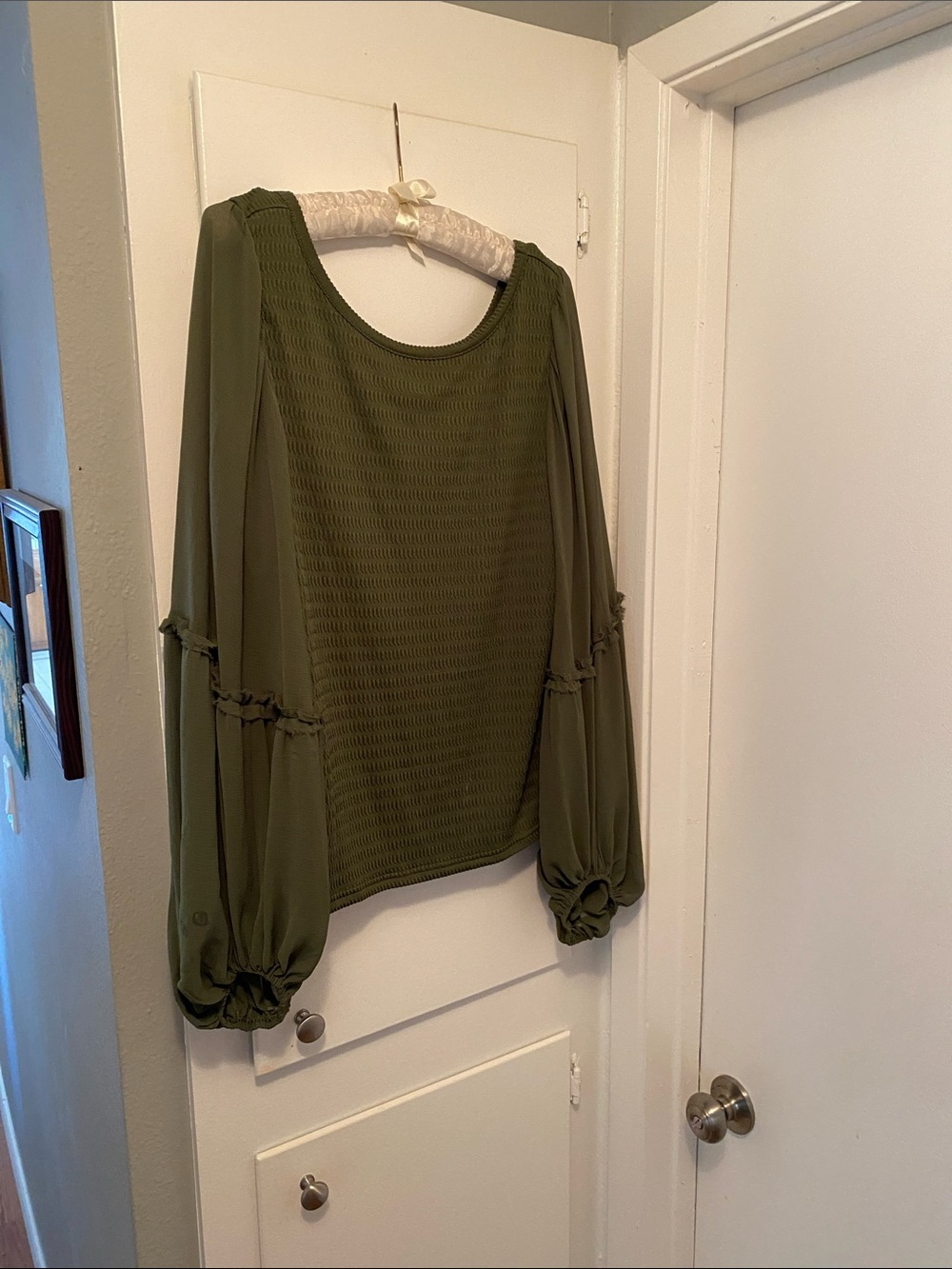 🍒Anthropologie Olive Green Balloon-Sleeve Blouse🍒